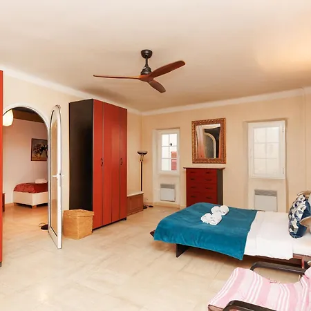 Rosa Blu Yourhosthelper