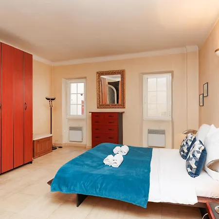 Rosa Blu Yourhosthelper * Cannes