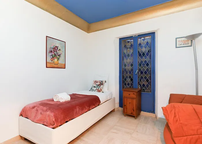 Rosa Blu Yourhosthelper