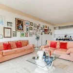 Rosa Blu Yourhosthelper Cannes