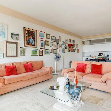 Rosa Blu Yourhosthelper Cannes