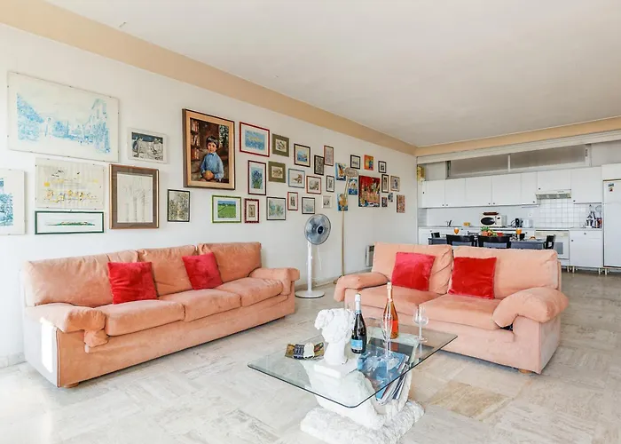 Rosa Blu Yourhosthelper カンヌ